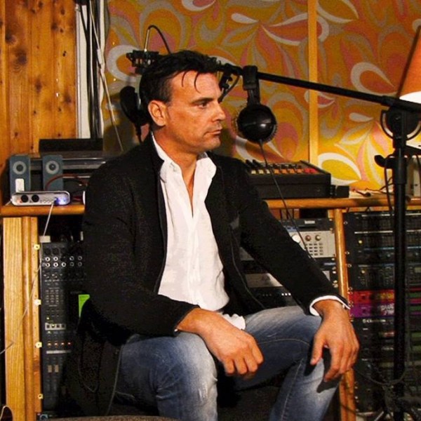 Romeo Orsi – Il Suono di ONYMA: Frequenze che Uniscono Arte, Energia e&nbsp;Futuro